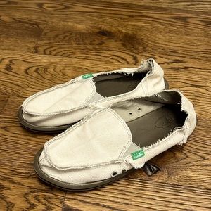 Sank women’s size 8, new without tag